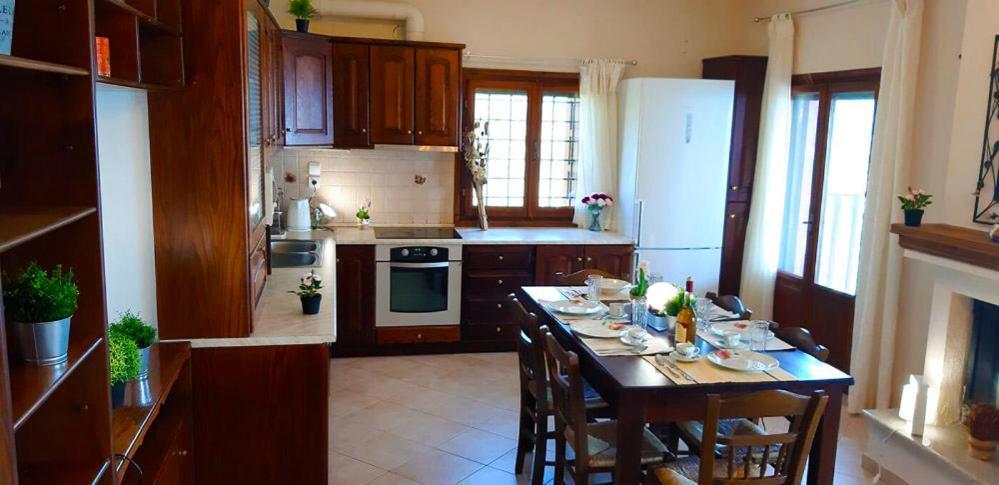Villa Leonidas Greecefiloxenia Λεφόκαστρο Εξωτερικό φωτογραφία