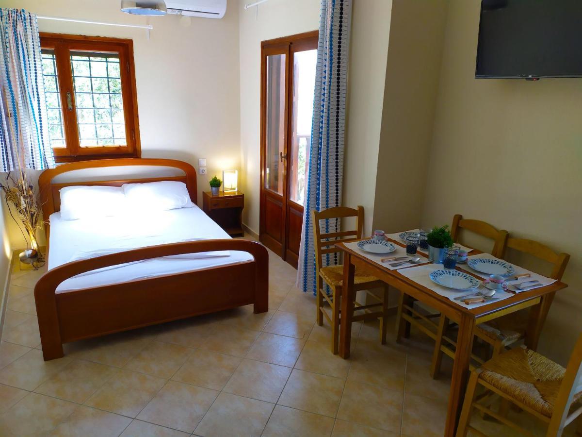 Villa Leonidas Greecefiloxenia Λεφόκαστρο Εξωτερικό φωτογραφία
