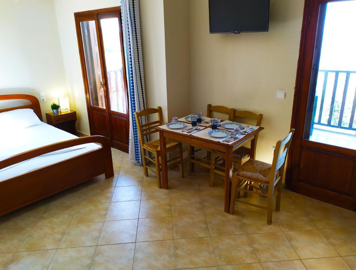 Villa Leonidas Greecefiloxenia Λεφόκαστρο Εξωτερικό φωτογραφία