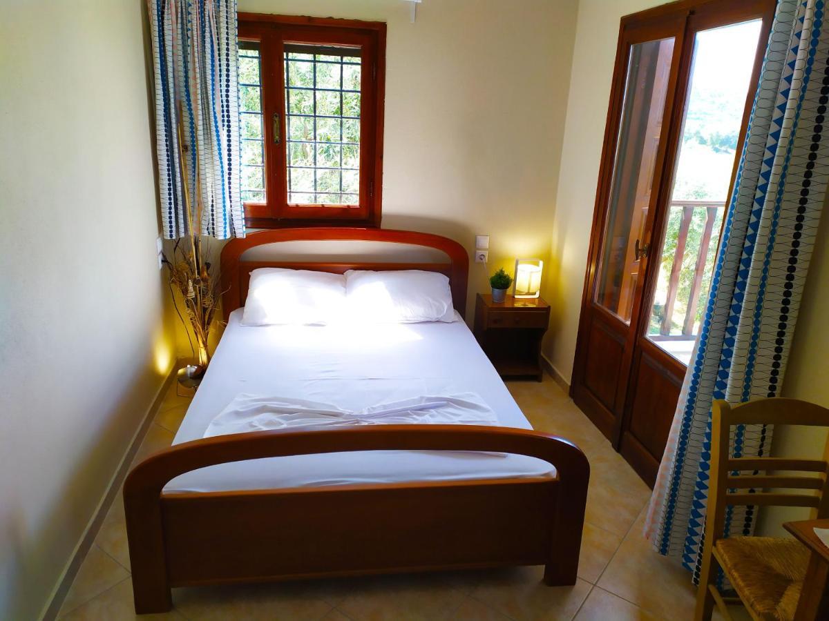 Villa Leonidas Greecefiloxenia Λεφόκαστρο Εξωτερικό φωτογραφία