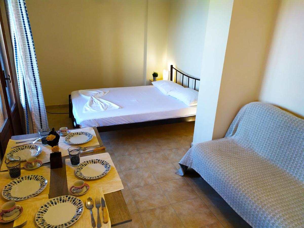 Villa Leonidas Greecefiloxenia Λεφόκαστρο Εξωτερικό φωτογραφία
